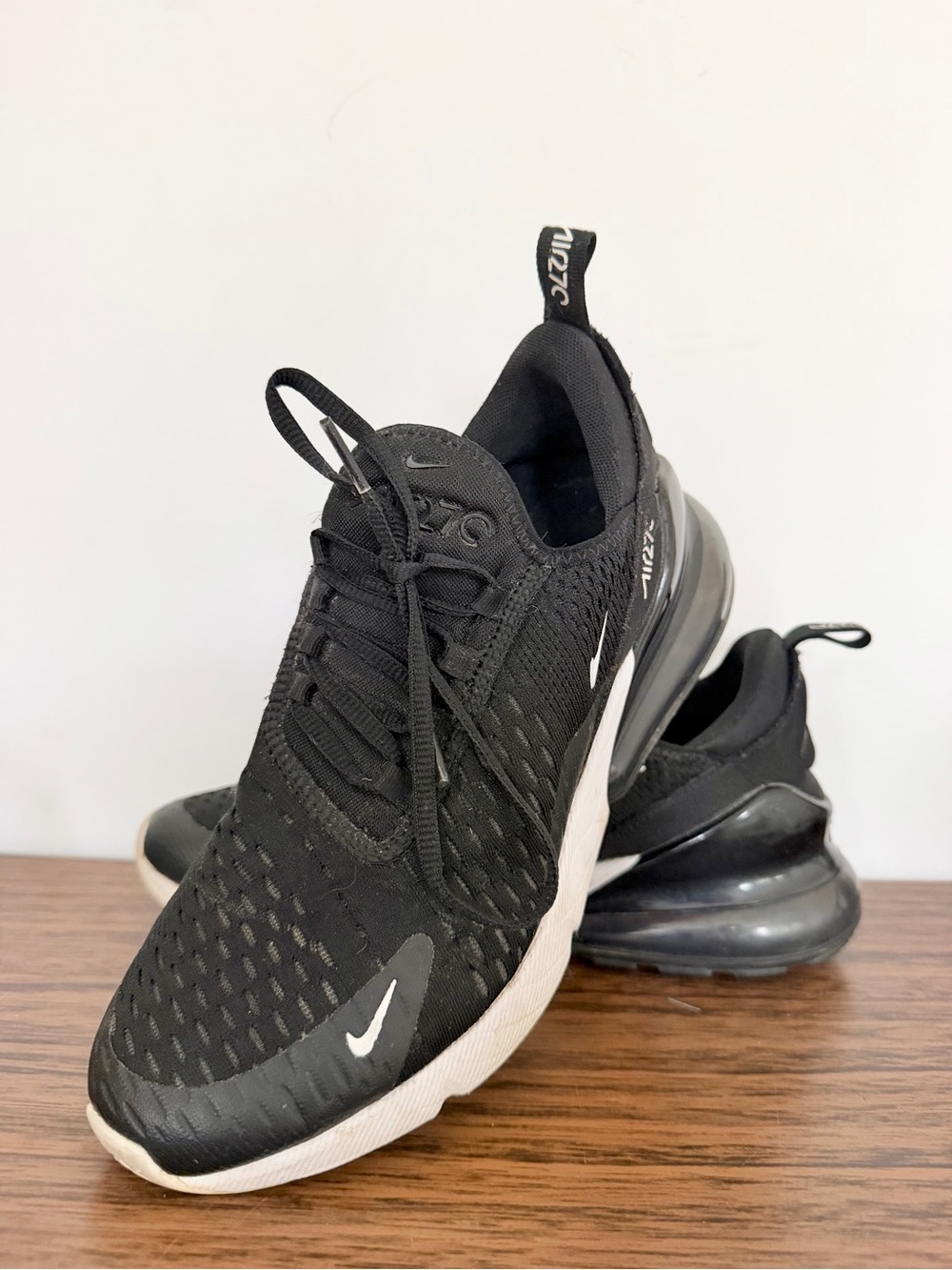 Nike Air 270 Black Athletic Sneakers with White Accents Classic Youth Mens Sz 7